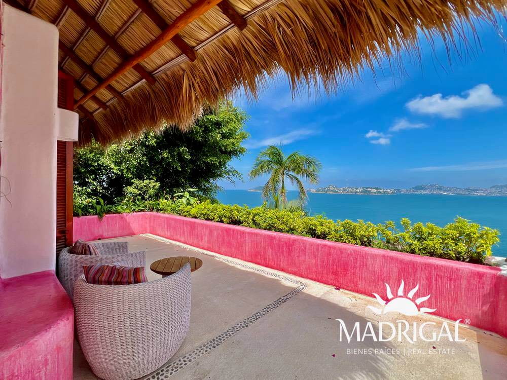 Exclusiva casa en venta en Marina Brisas con un terreno adicional de 1000 m2 con proyecto