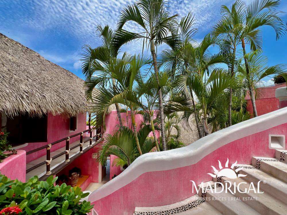 Exclusiva casa en venta en Marina Brisas con un terreno adicional de 1000 m2 con proyecto