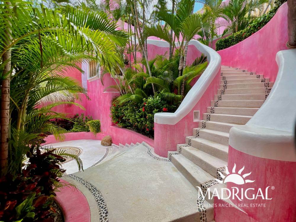 Exclusiva casa en venta en Marina Brisas con un terreno adicional de 1000 m2 con proyecto