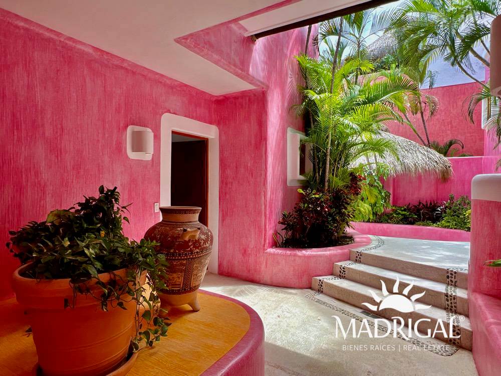 Exclusiva casa en venta en Marina Brisas con un terreno adicional de 1000 m2 con proyecto