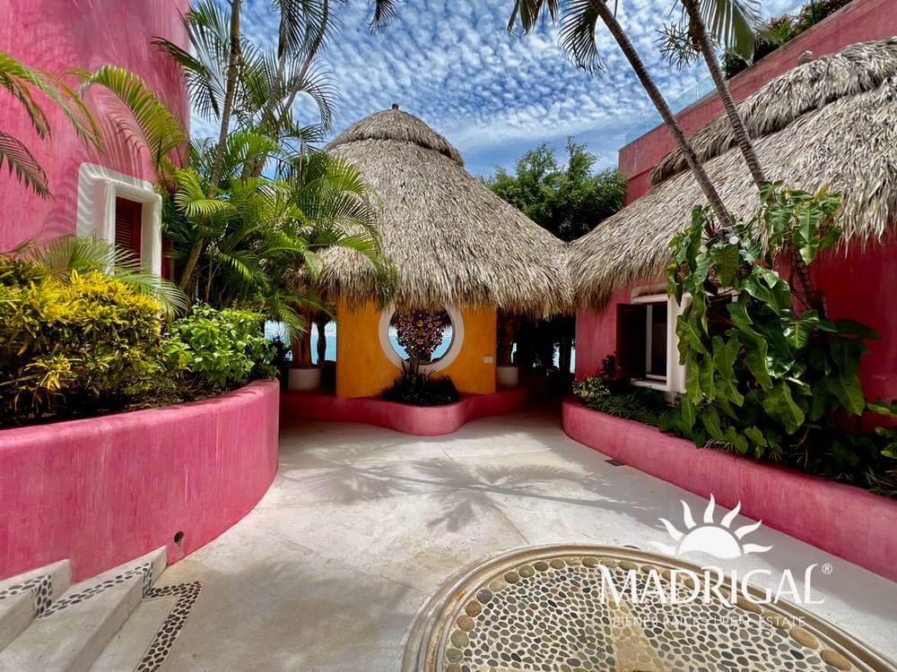 Exclusiva casa en venta en Marina Brisas con un terreno adicional de 1000 m2 con proyecto