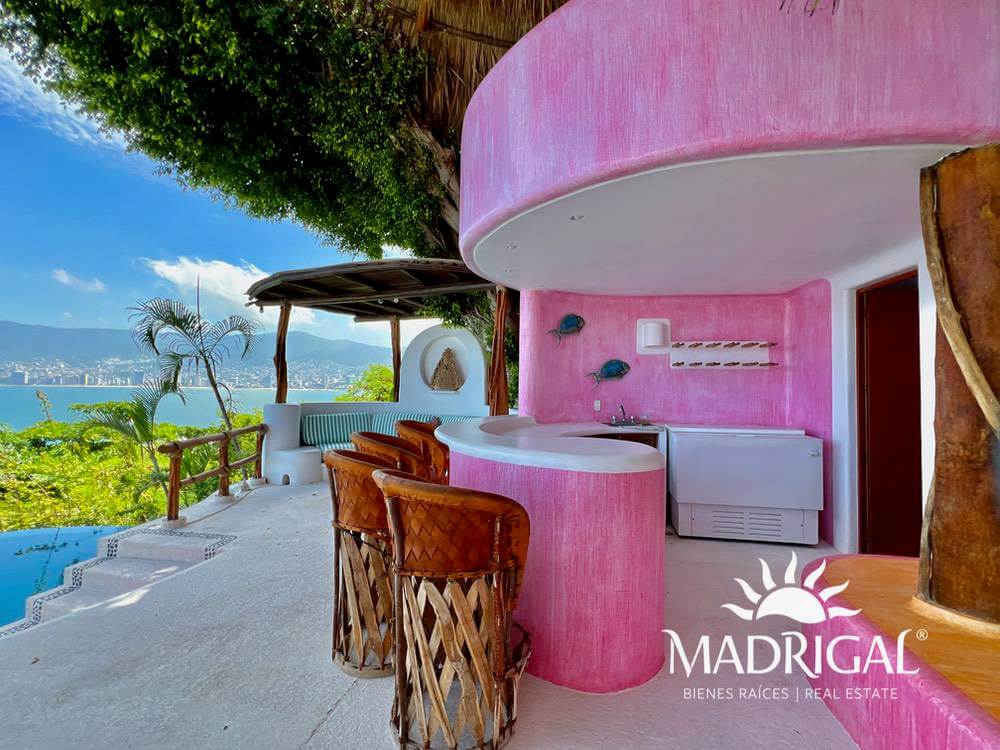 Exclusiva casa en venta en Marina Brisas con un terreno adicional de 1000 m2 con proyecto