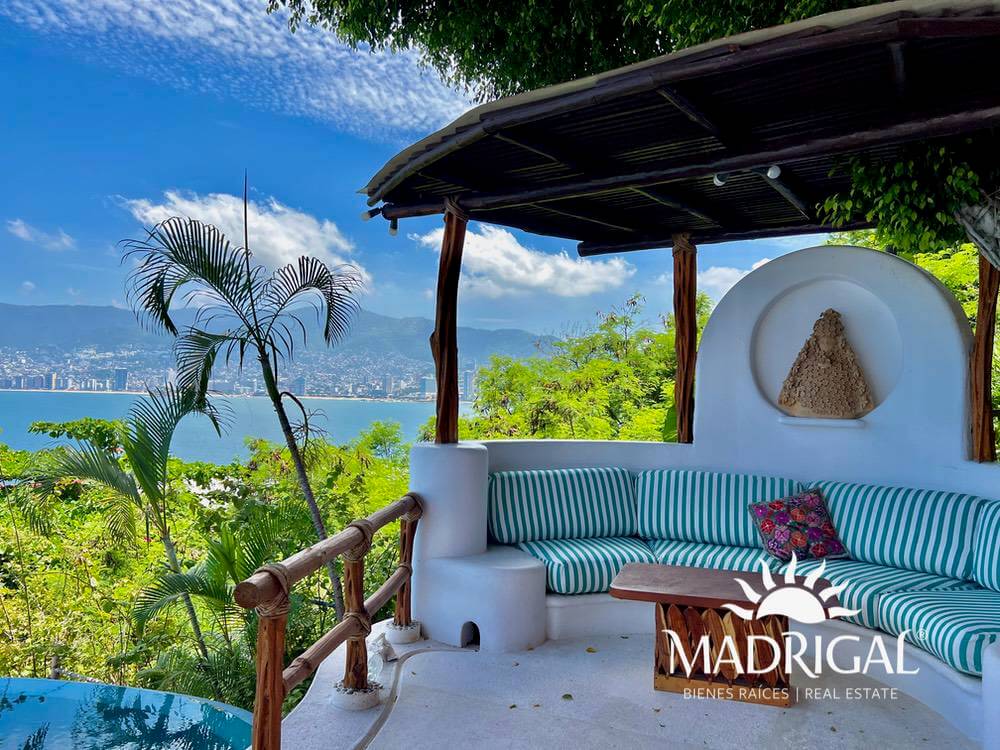 Exclusiva casa en venta en Marina Brisas con un terreno adicional de 1000 m2 con proyecto