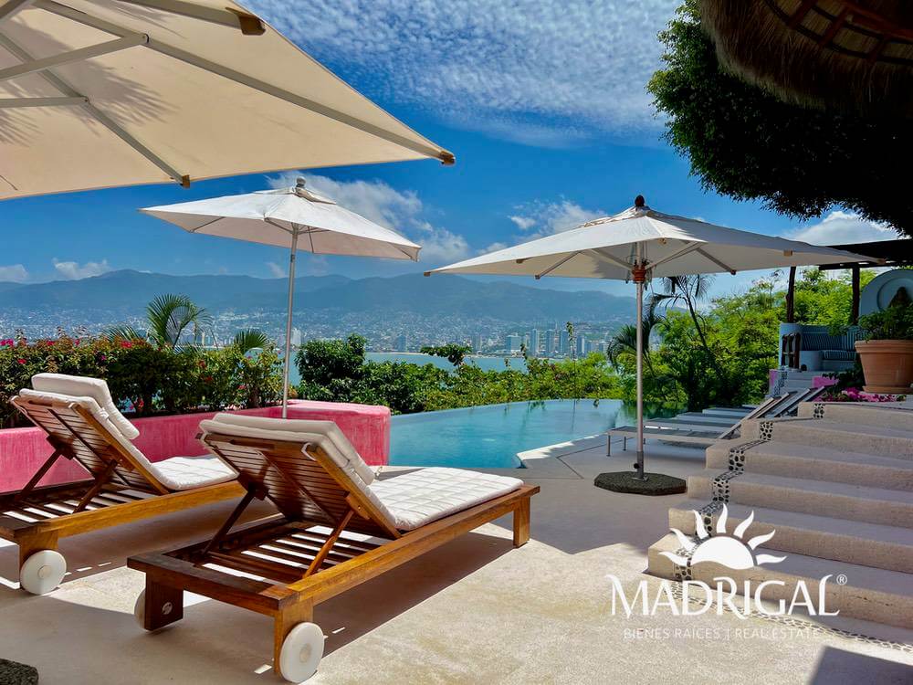 Exclusiva casa en venta en Marina Brisas con un terreno adicional de 1000 m2 con proyecto