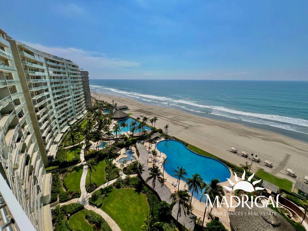 &&& Playamar Diamante |Amplio departamento en venta de cuatro recámaras frente al mar en Playa Diamante