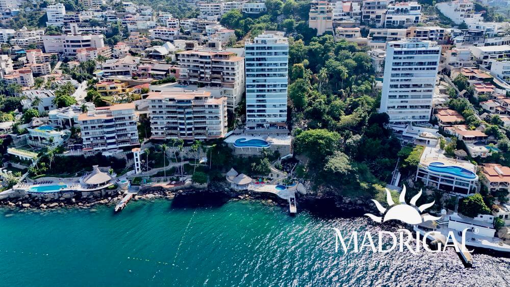 Brisamar – Oceanfront Penthouse for Renovation with Private Pier