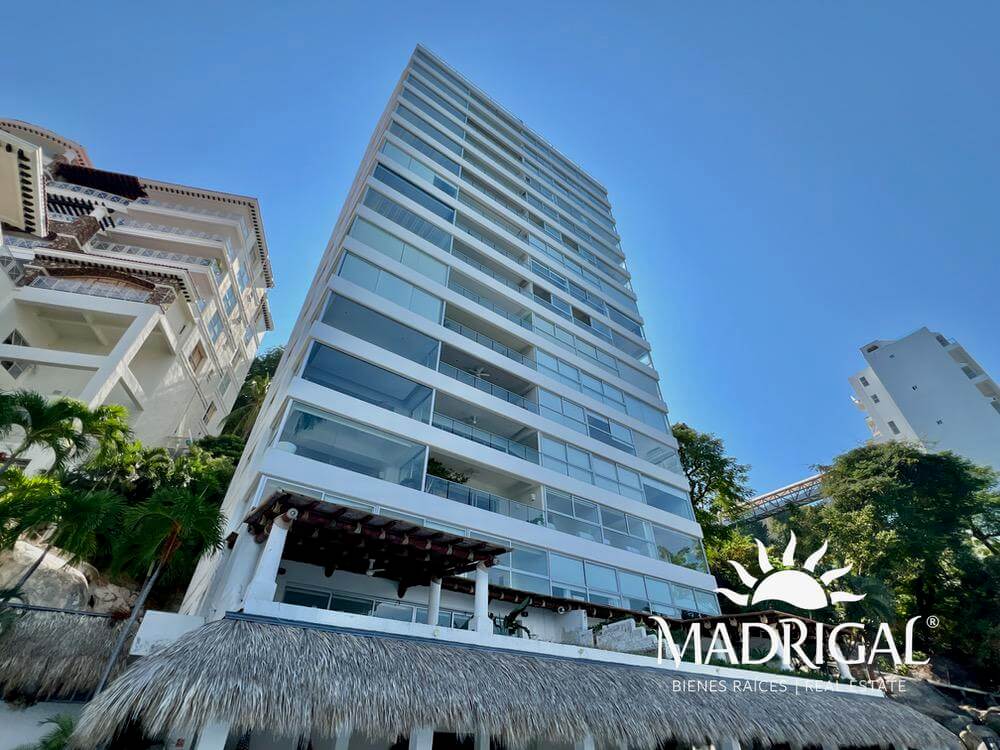 Brisamar – Oceanfront Penthouse for Renovation with Private Pier