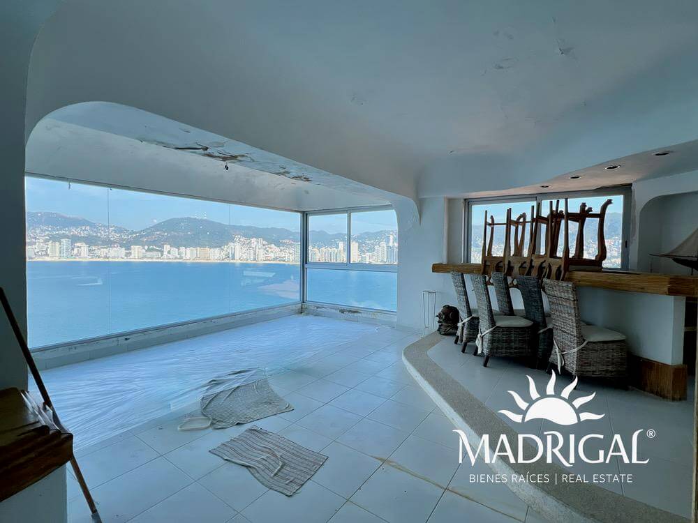 Brisamar – Oceanfront Penthouse for Renovation with Private Pier