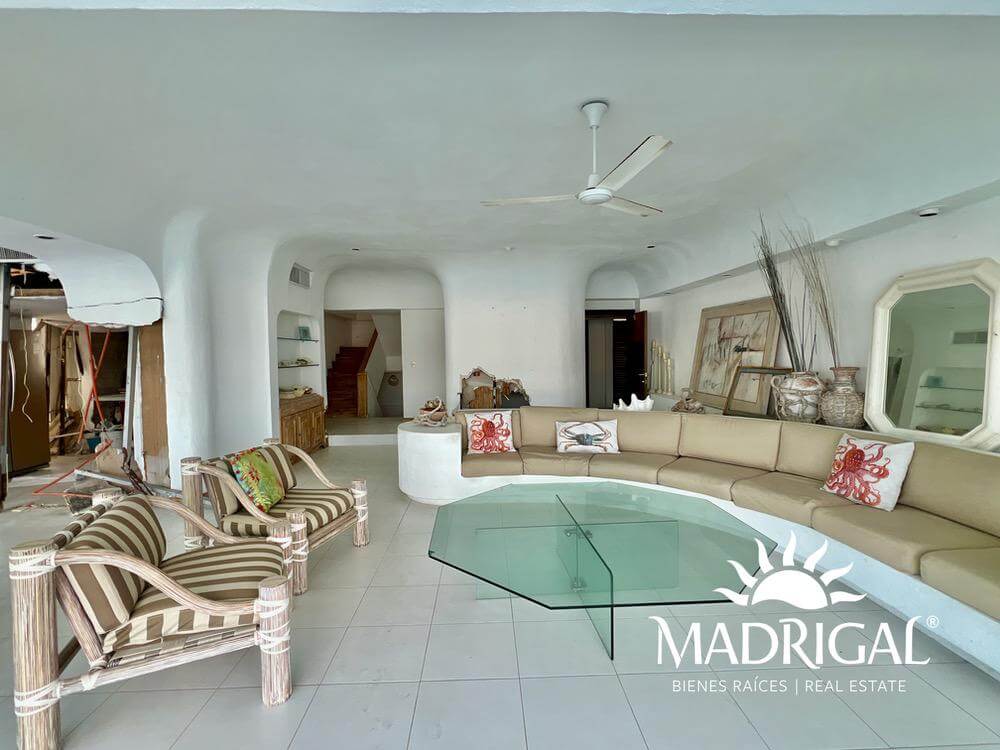 Brisamar – Oceanfront Penthouse for Renovation with Private Pier