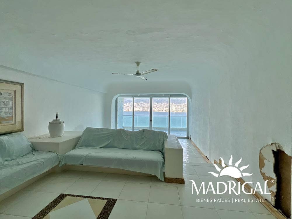 Brisamar – Oceanfront Penthouse for Renovation with Private Pier