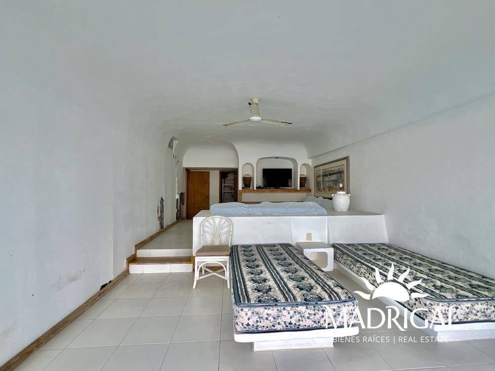 Brisamar – Oceanfront Penthouse for Renovation with Private Pier