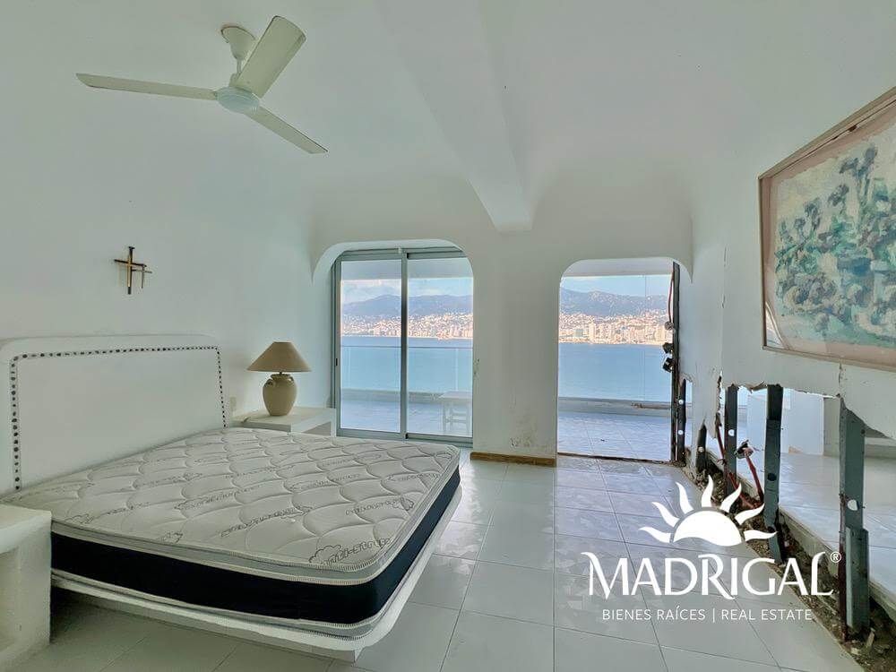 Brisamar – Oceanfront Penthouse for Renovation with Private Pier