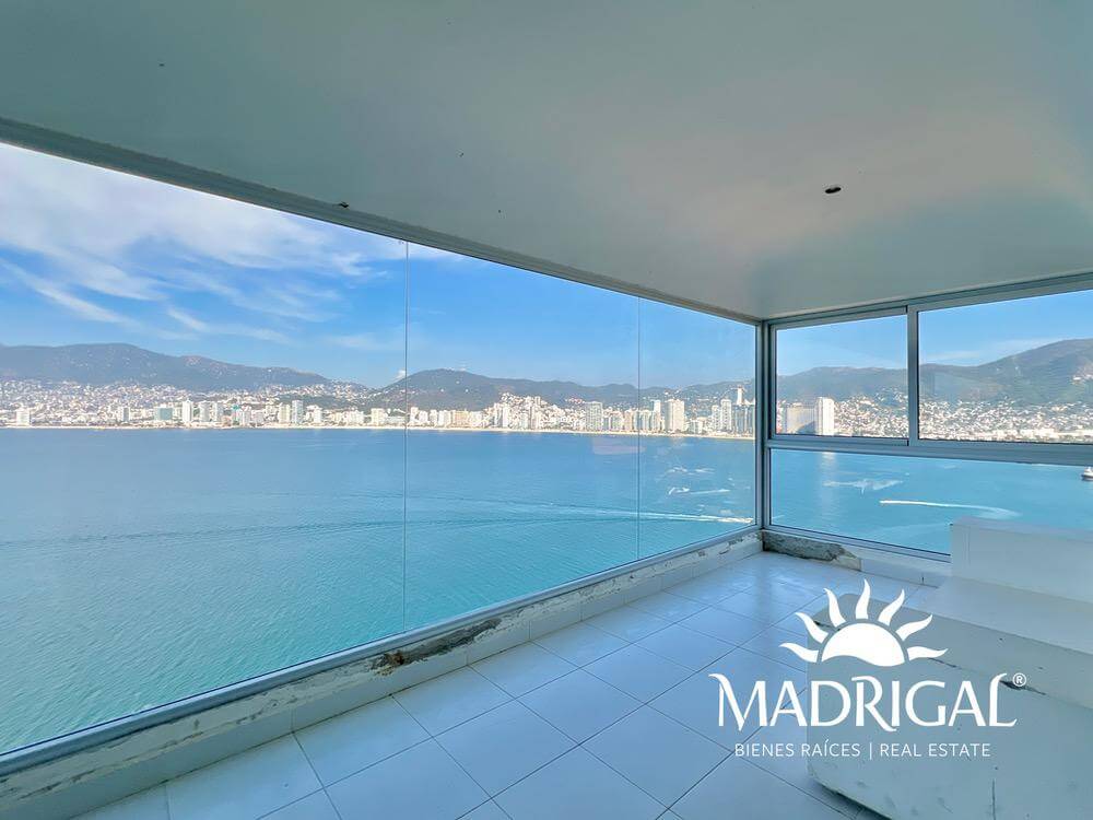 Brisamar – Oceanfront Penthouse for Renovation with Private Pier