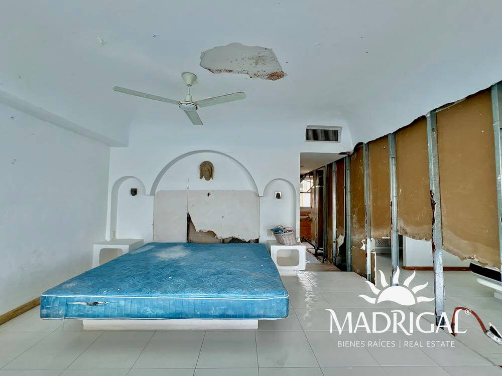 Brisamar – Oceanfront Penthouse for Renovation with Private Pier