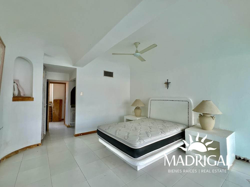 Brisamar – Oceanfront Penthouse for Renovation with Private Pier