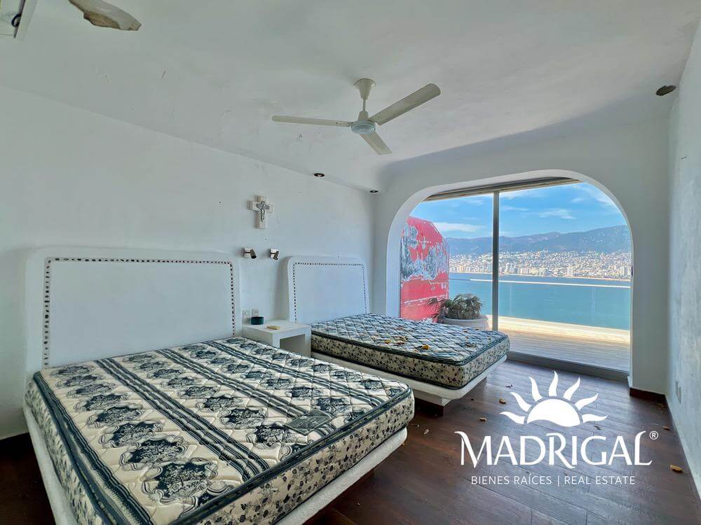 Brisamar – Oceanfront Penthouse for Renovation with Private Pier