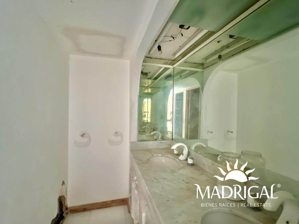 Brisamar – Oceanfront Penthouse for Renovation with Private Pier