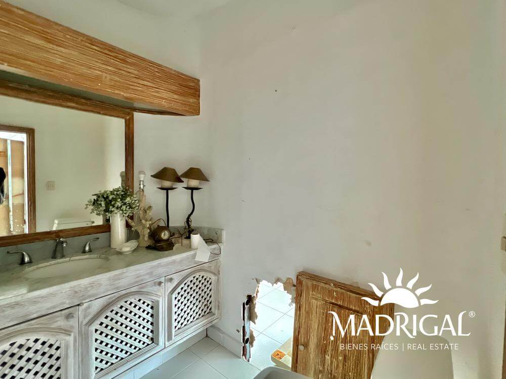 Brisamar – Oceanfront Penthouse for Renovation with Private Pier