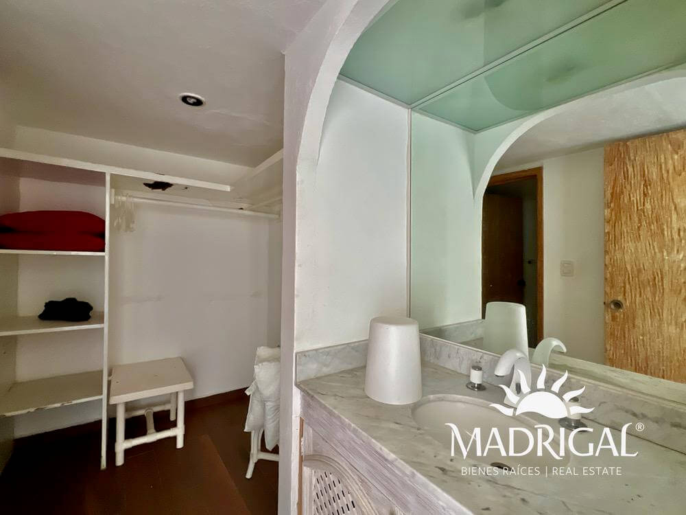 Brisamar – Oceanfront Penthouse for Renovation with Private Pier