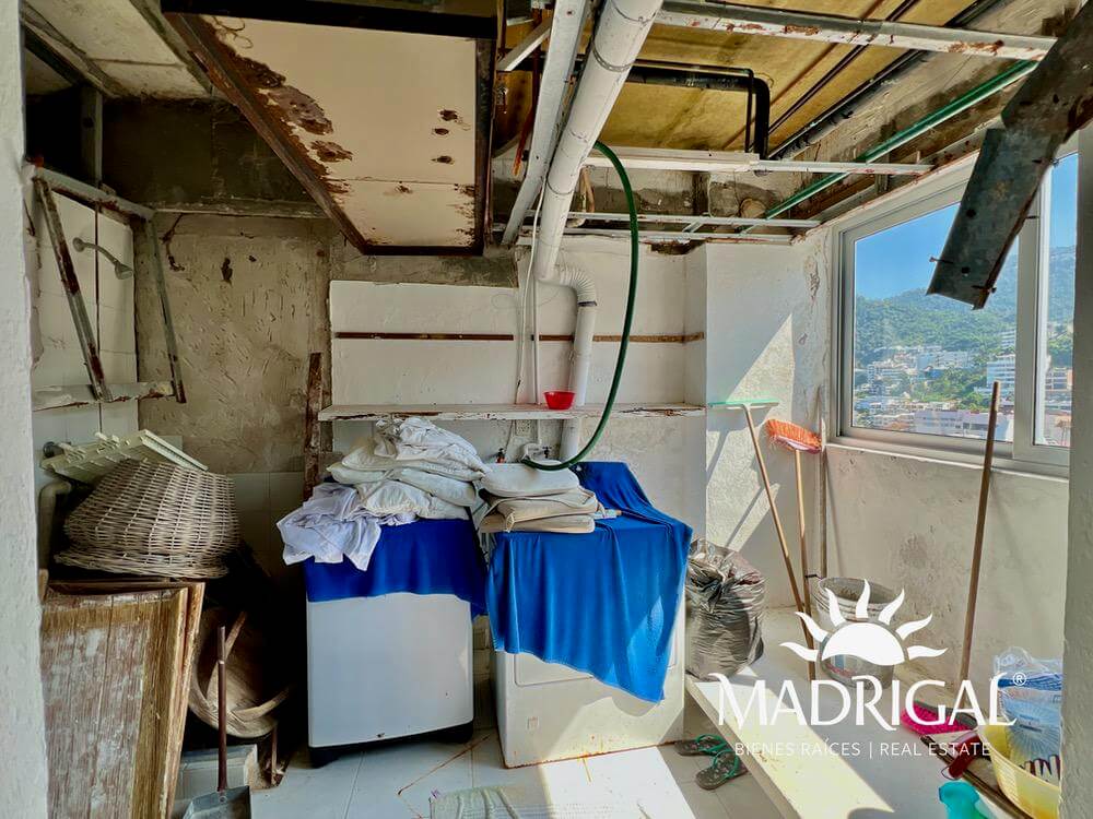 Brisamar – Oceanfront Penthouse for Renovation with Private Pier