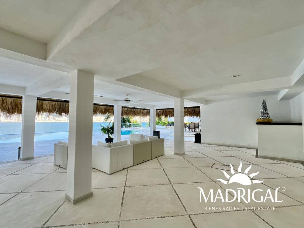 Brisamar – Oceanfront Penthouse for Renovation with Private Pier