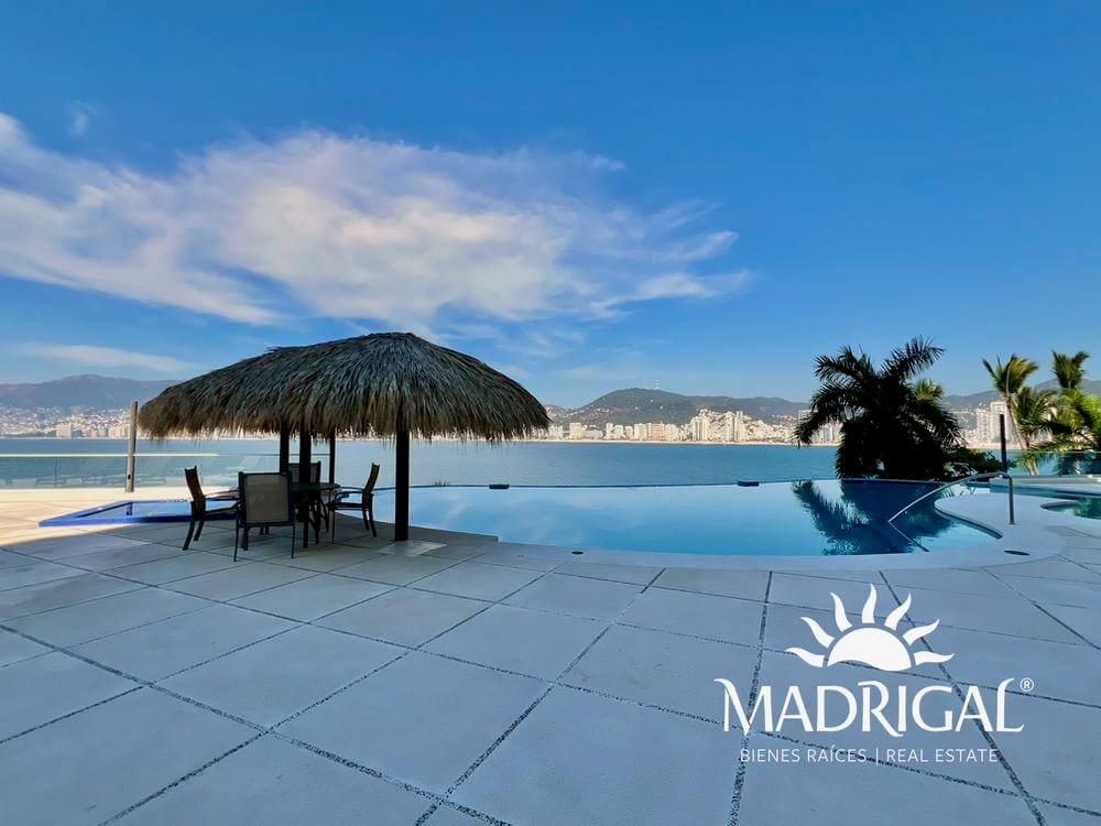 Brisamar – Oceanfront Penthouse for Renovation with Private Pier