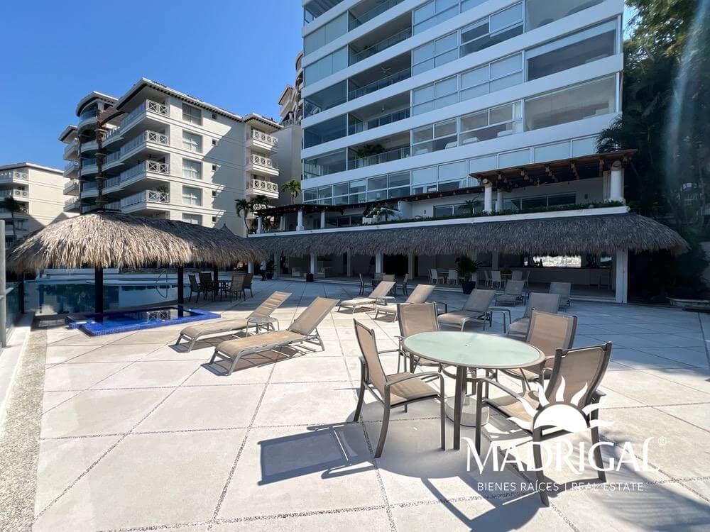 Brisamar – Oceanfront Penthouse for Renovation with Private Pier