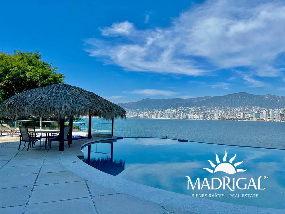 Brisamar – Oceanfront Penthouse for Renovation with Private Pier