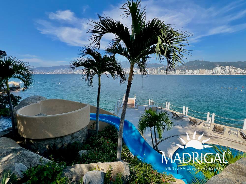 Brisamar – Oceanfront Penthouse for Renovation with Private Pier