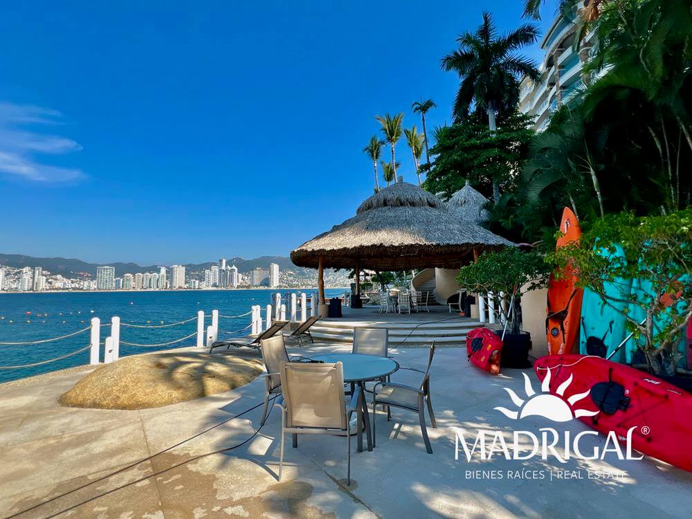 Brisamar – Oceanfront Penthouse for Renovation with Private Pier