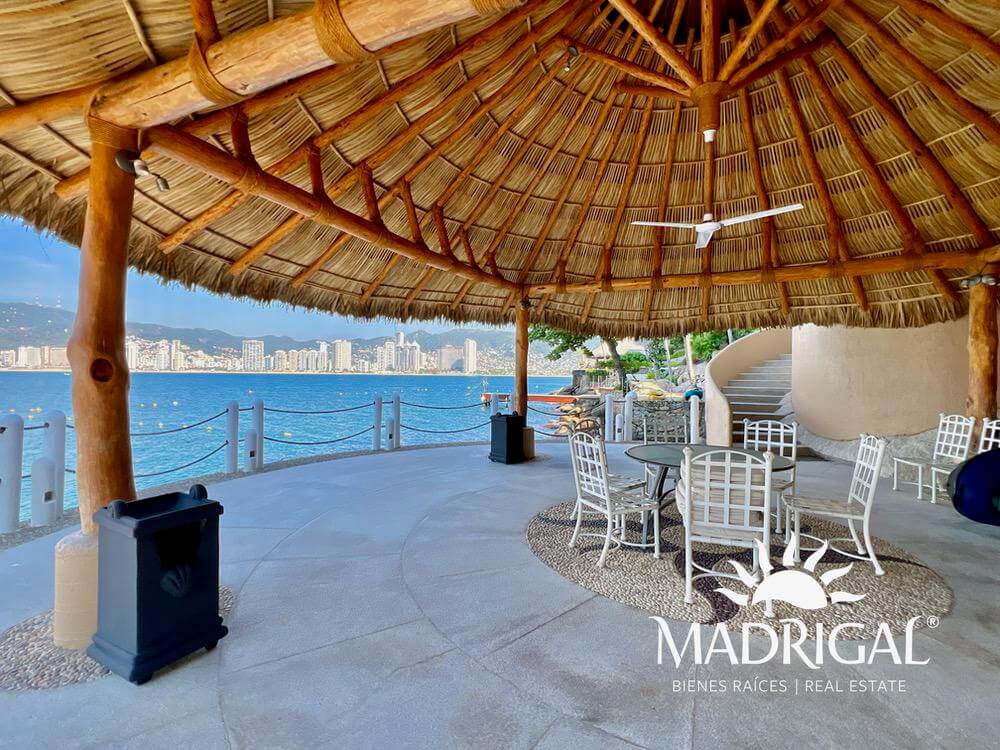 Brisamar – Oceanfront Penthouse for Renovation with Private Pier