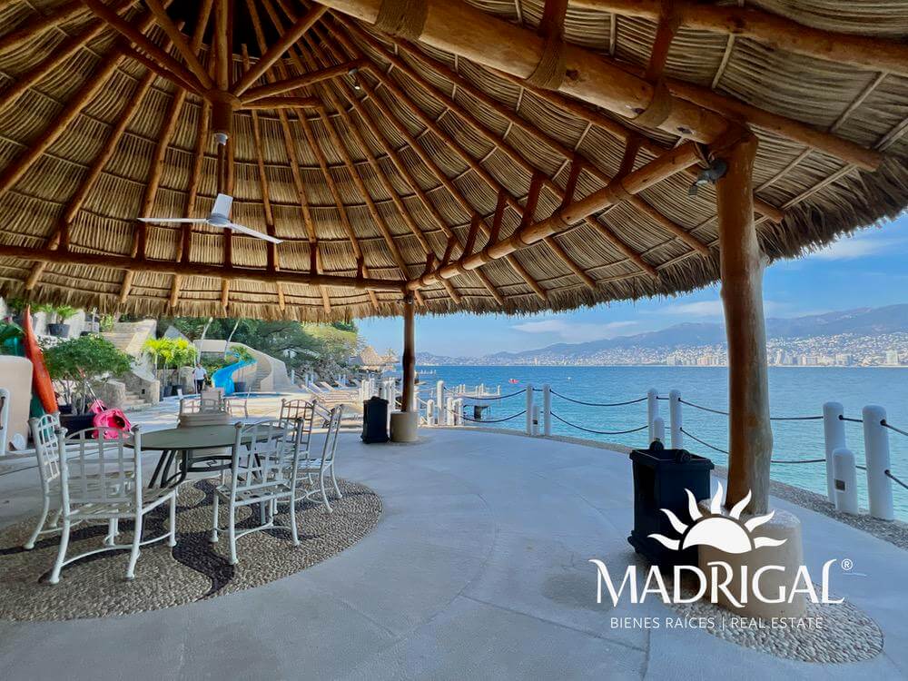 Brisamar – Oceanfront Penthouse for Renovation with Private Pier