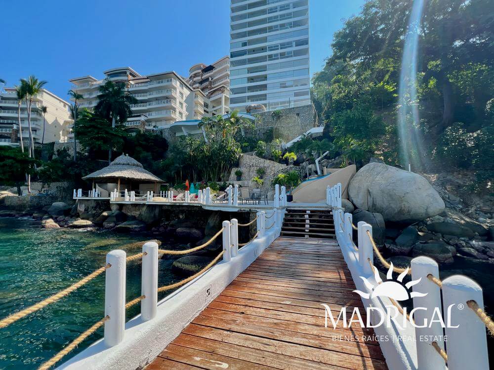 Brisamar – Oceanfront Penthouse for Renovation with Private Pier