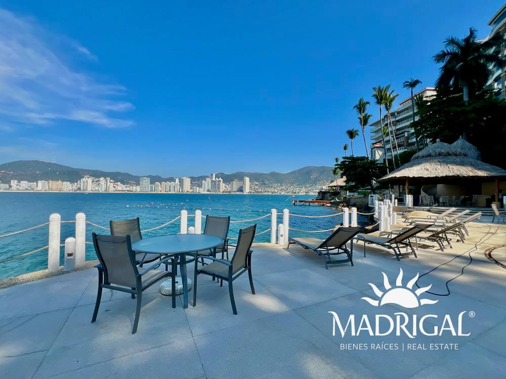 Brisamar – Oceanfront Penthouse for Renovation with Private Pier