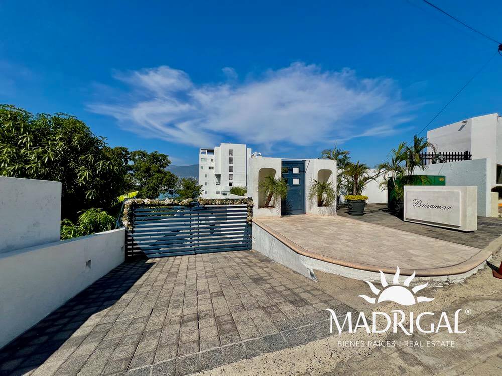 Brisamar – Oceanfront Penthouse for Renovation with Private Pier