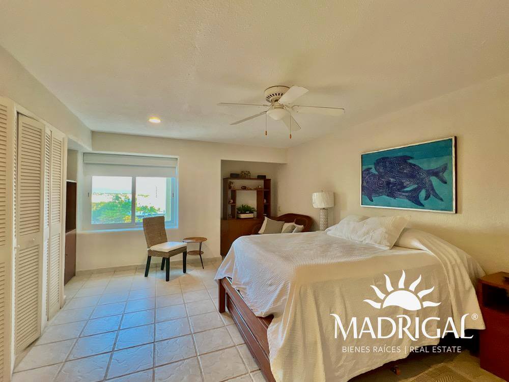 Albatros, departamento en venta de tres recamaras frente a playa