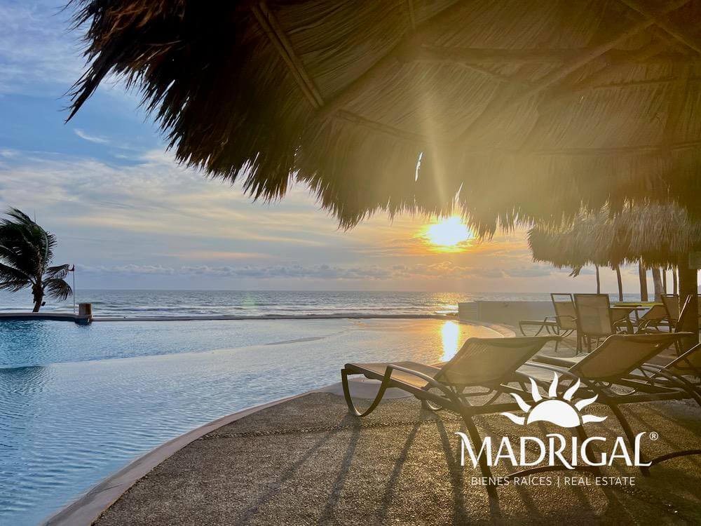 Albatros, departamento en venta de tres recamaras frente a playa