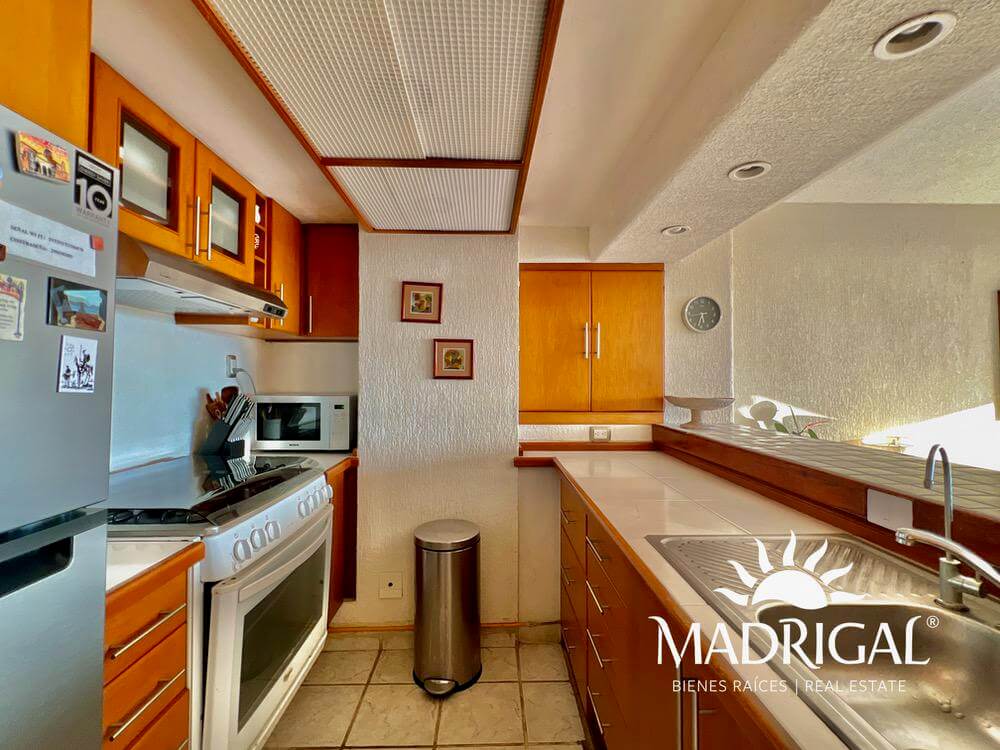 Albatros, departamento en venta de tres recamaras frente a playa