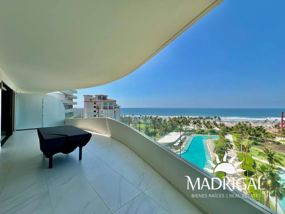 La Isla | Departamento en venta en la torre Capri de cuatro recamaras 