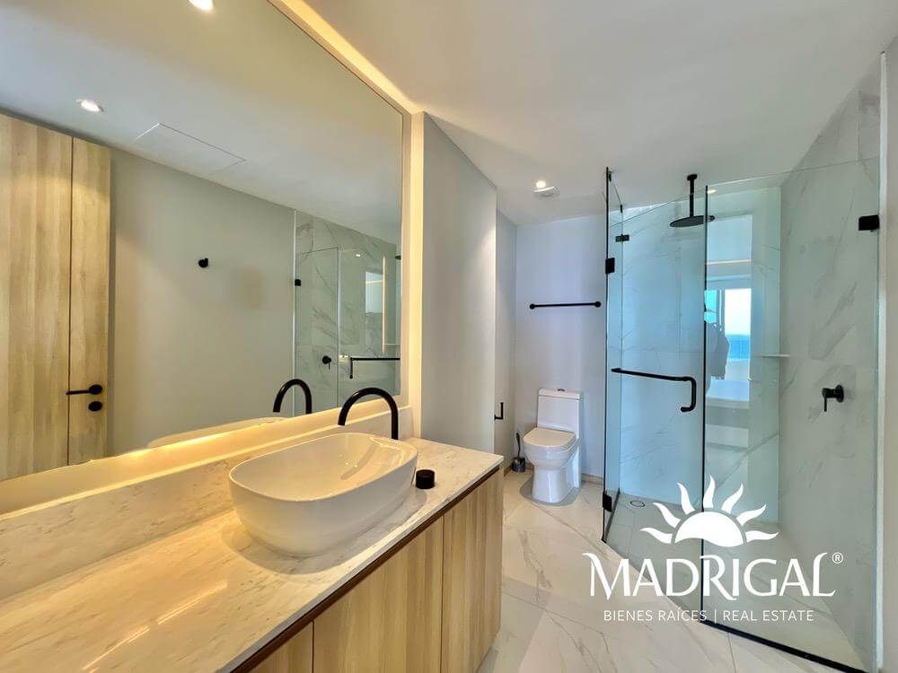 La Isla | Departamento en venta en la torre Capri de cuatro recamaras