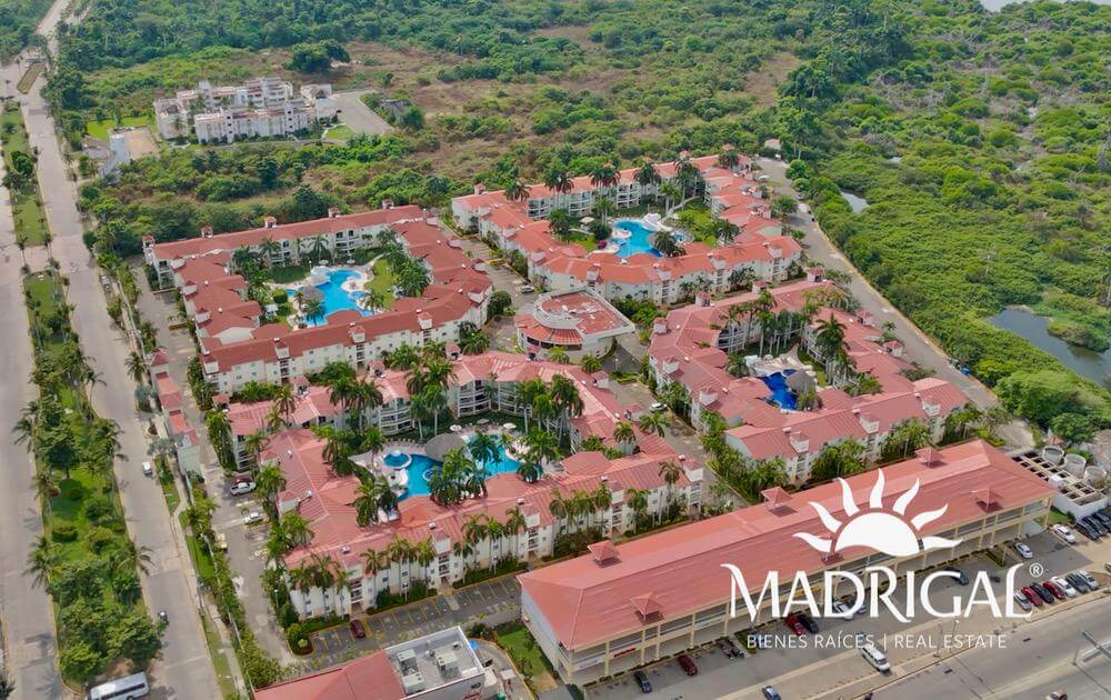 Diamante Lakes, departamento en nivel jardín de dos recamaras con acceso a la alberca