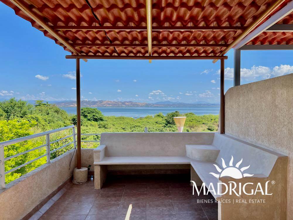 Marina Diamante, Villa en venta en esquina con amplio jardín, junto a la laguna de Tres Palos