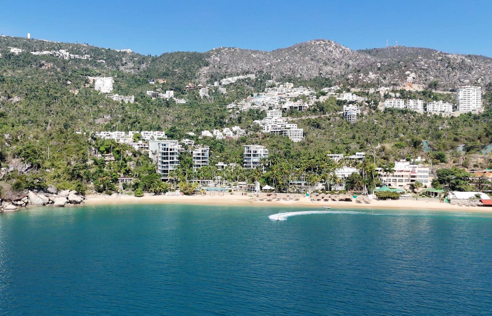 & Terreno en venta de 12000 m2 con playa en Pichilingue Diamante