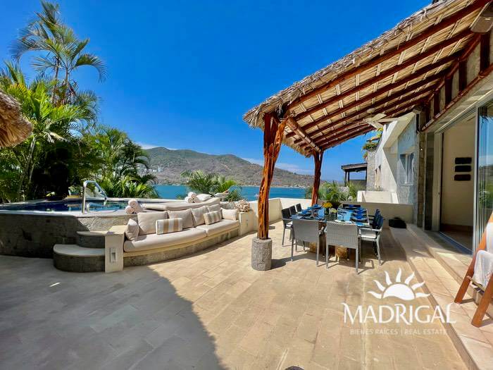 Vista Real | Exclusivo departamento en venta de seis recamaras en dos niveles, frente al mar