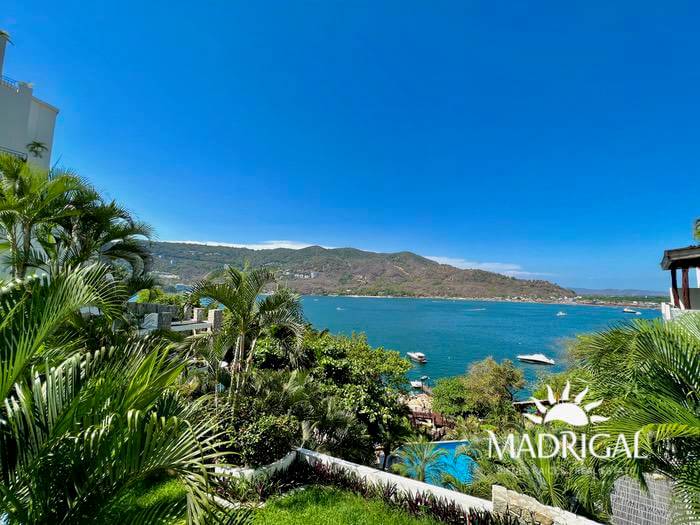 Vista Real | Exclusivo departamento en venta de seis recamaras en dos niveles, frente al mar