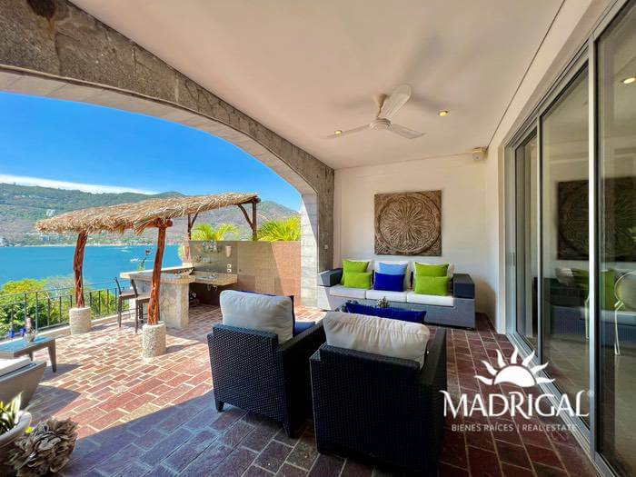 Vista Real | Exclusivo departamento en venta de seis recamaras en dos niveles, frente al mar