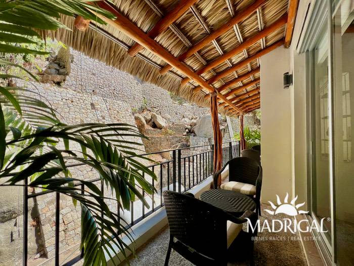 Vista Real | Exclusivo departamento en venta de seis recamaras en dos niveles, frente al mar