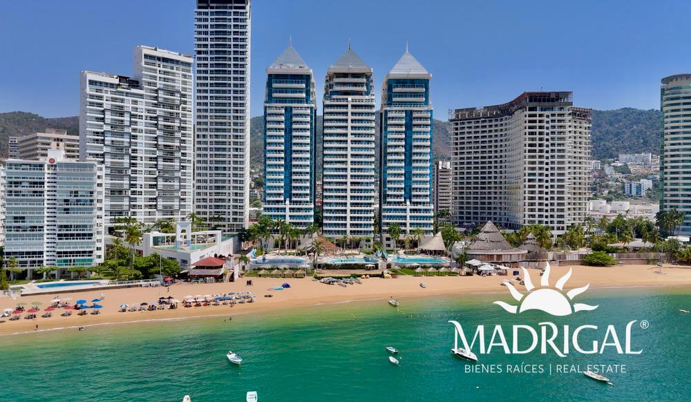 Condominio La Jolla, departamento de cuatro recamaras frente a la playa