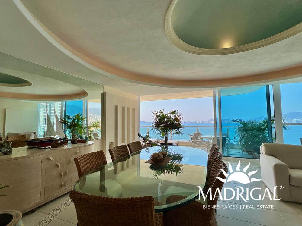 Condominio La Jolla, departamento de cuatro recamaras frente a la playa