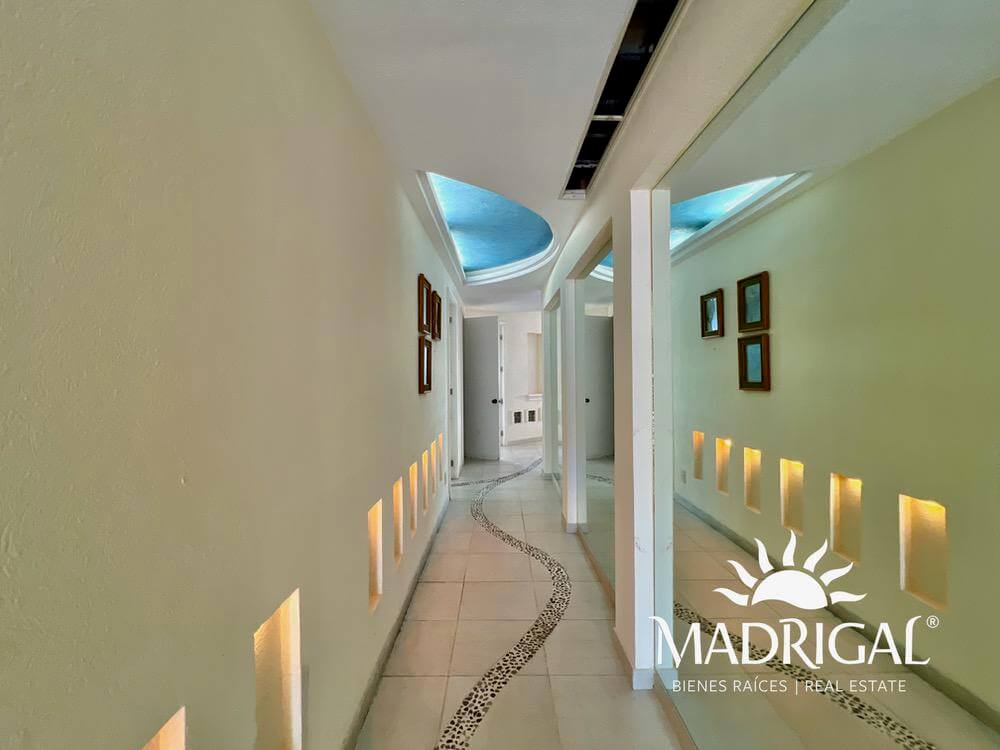 Condominio La Jolla, departamento de cuatro recamaras frente a la playa